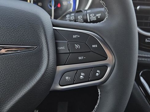 New 2026 Chrysler Pacifica Select image 15