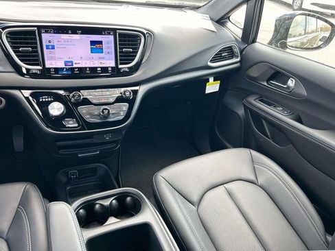 New 2026 Chrysler Voyager LX FWD image 15