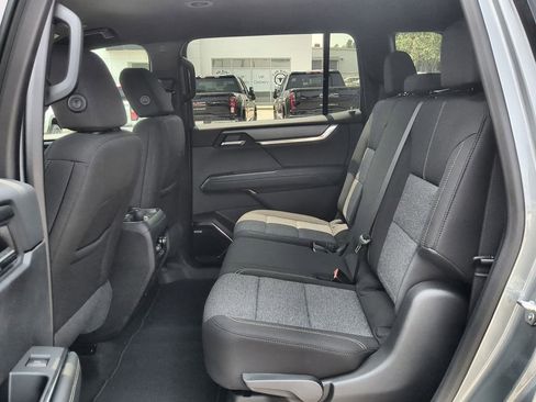 New 2025 GMC Acadia Elevation image 25