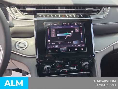 Used 2025 Jeep Grand Cherokee L Altitude AWD/4WD image 20