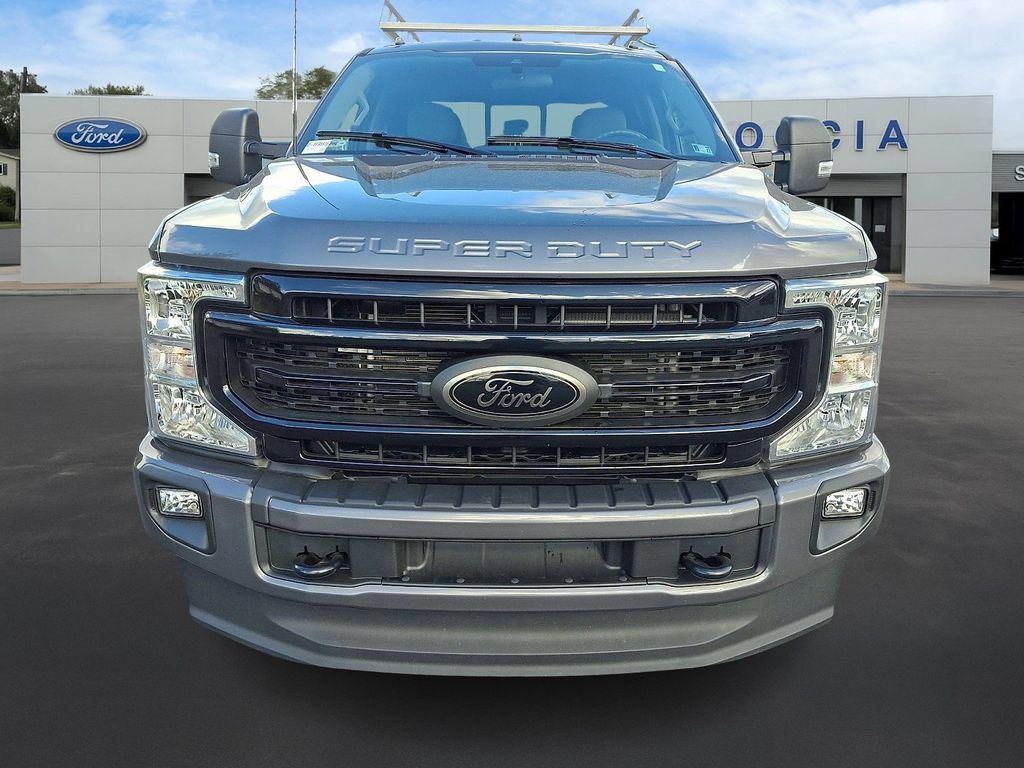 Used 2022 Ford F250 XLT w/ Black Appearance Package AWD/4WD image 2