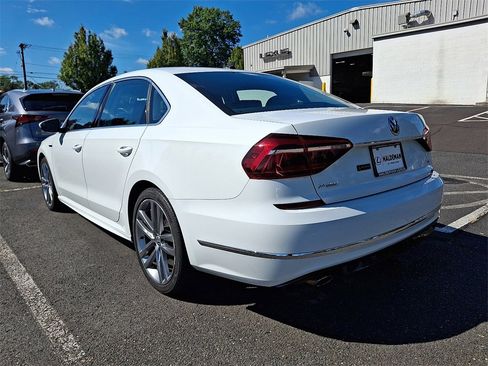 Used 2017 Volkswagen Passat 1.8T R-Line image 3