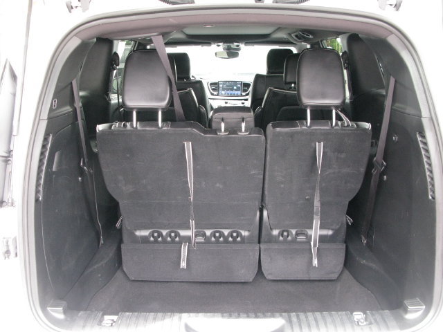 Used 2025 Chrysler Pacifica Limited FWD image 6