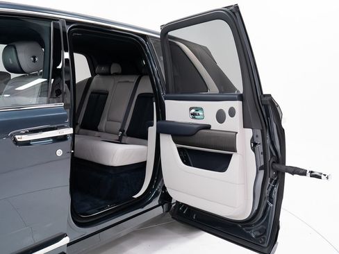 Used 2026 Rolls-Royce Cullinan AWD/4WD image 31