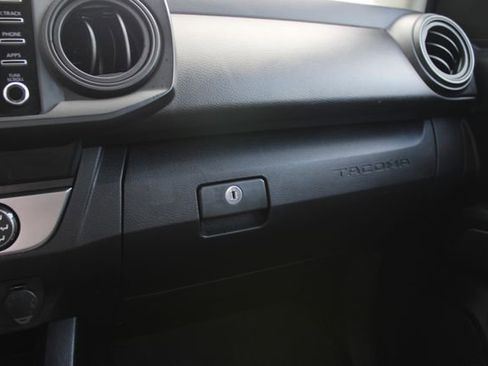 Used 2020 Toyota Tacoma SR AWD/4WD image 19