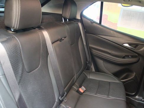 Used 2023 Buick Encore GX Essence image 11