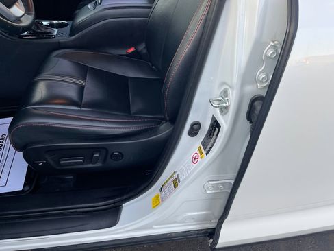 Used 2019 Toyota Highlander image 20