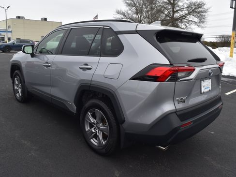 Used 2022 Toyota RAV4 XLE w/ Convenience Package image 4