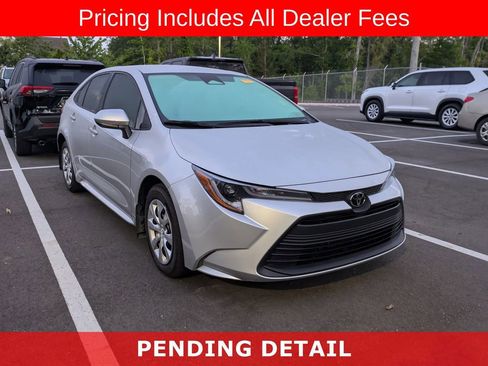 Certified 2025 Toyota Corolla LE FWD image 1