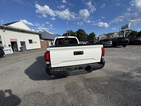Used 2019 Toyota Tacoma SR image 18
