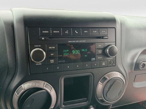 Used 2013 Jeep Wrangler Sport w/ Connectivity Group AWD/4WD image 21