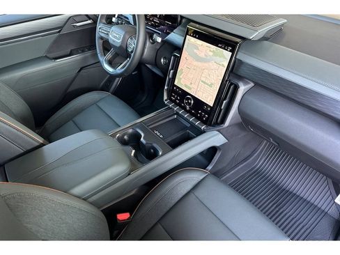 New 2026 GMC Acadia AT4 w/ LPO, Floor Liner Package AWD/4WD image 14