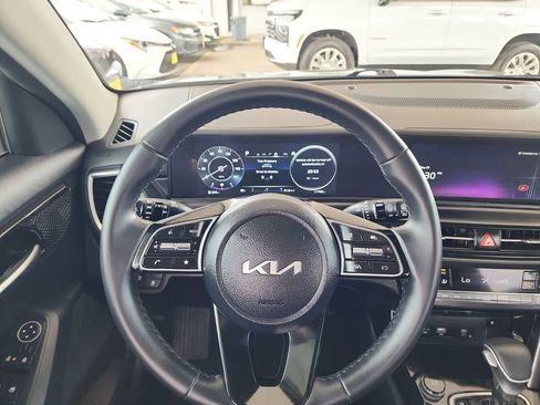 Used 2025 Kia Seltos EX FWD image 19