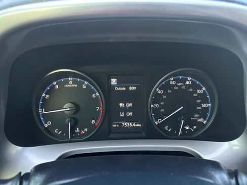 Used 2018 Toyota RAV4 LE FWD image 29