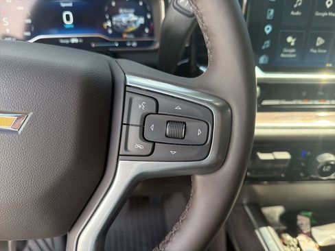 Used 2025 Chevrolet Silverado 2500 LTZ w/ LTZ Convenience Package AWD/4WD image 19