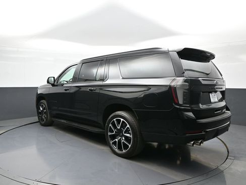 Used 2026 Chevrolet Suburban RST w/ Comfort Package AWD/4WD image 8