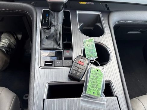 Used 2026 Toyota Sienna XLE FWD image 21