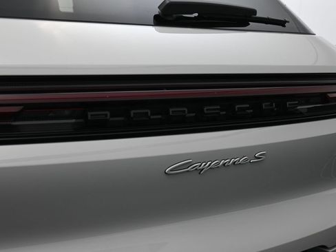 Certified 2025 Porsche Cayenne S AWD/4WD image 14
