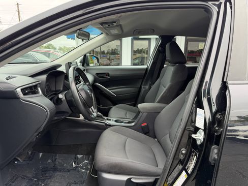 Used 2022 Toyota Corolla Cross LE image 11