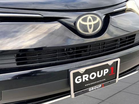 Used 2017 Toyota RAV4 XLE FWD image 29