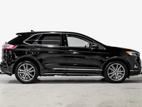 Used 2019 Ford Edge Titanium w/ Equipment Group 301A FWD image 5