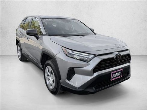 Used 2024 Toyota RAV4 LE AWD/4WD image 3