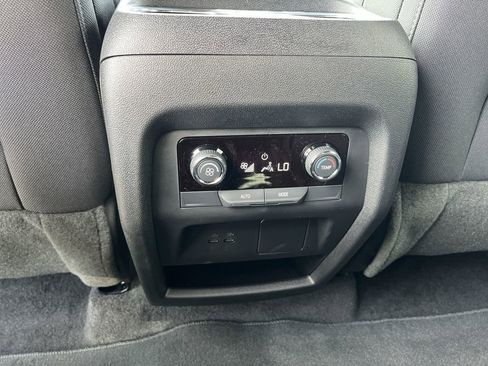 New 2025 Chevrolet Traverse LT image 23