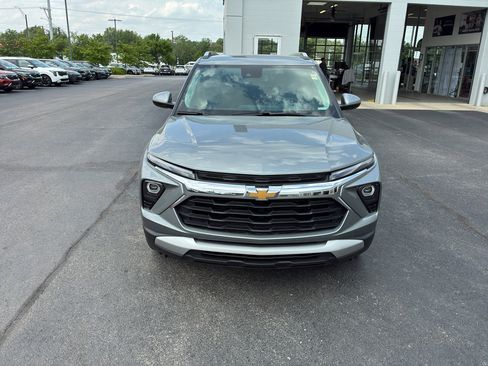 Used 2024 Chevrolet TrailBlazer LT w/ Convenience Package AWD/4WD image 8