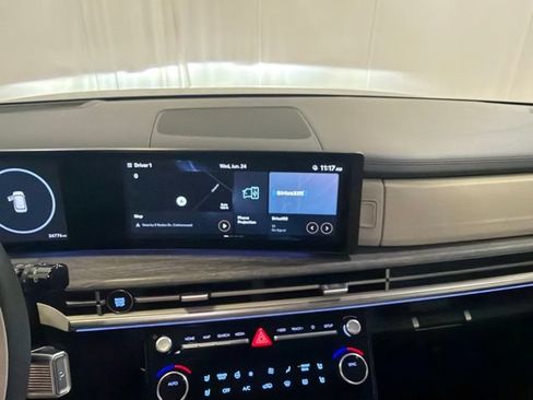 Used 2025 Hyundai Santa Fe Calligraphy AWD/4WD image 16