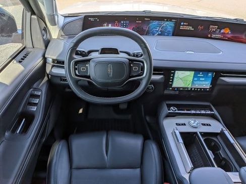 New 2025 Lincoln Navigator Reserve AWD/4WD image 15