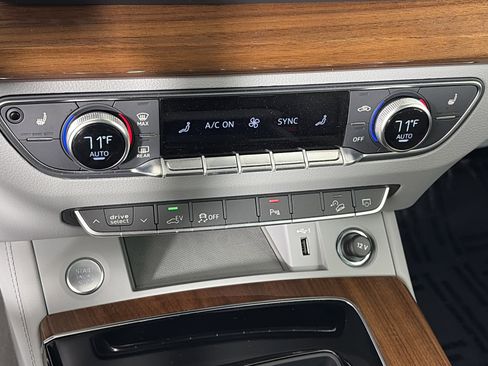 Used 2023 Audi Q5 e Premium Plus w/ Premium Plus Package image 24