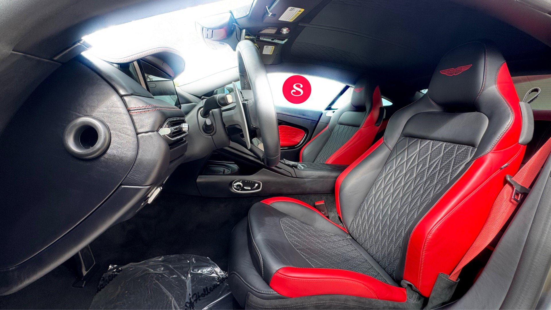 Used 2024 Aston Martin DB12 Coupe RWD image 17