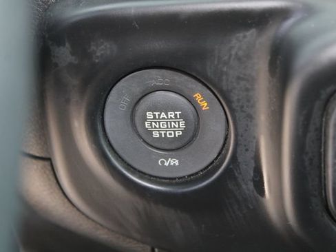 Used 2022 Jeep Wrangler Unlimited Sahara w/ Cold Weather Group AWD/4WD image 21