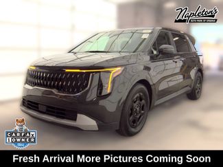 Used 2025 Kia Carnival FWD video 1