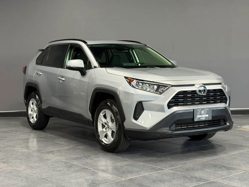 Used 2019 Toyota RAV4 XLE w/ All Weather Liner Package AWD/4WD image 3
