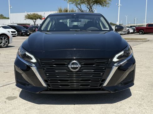 Used 2024 Nissan Altima 2.5 SV image 10