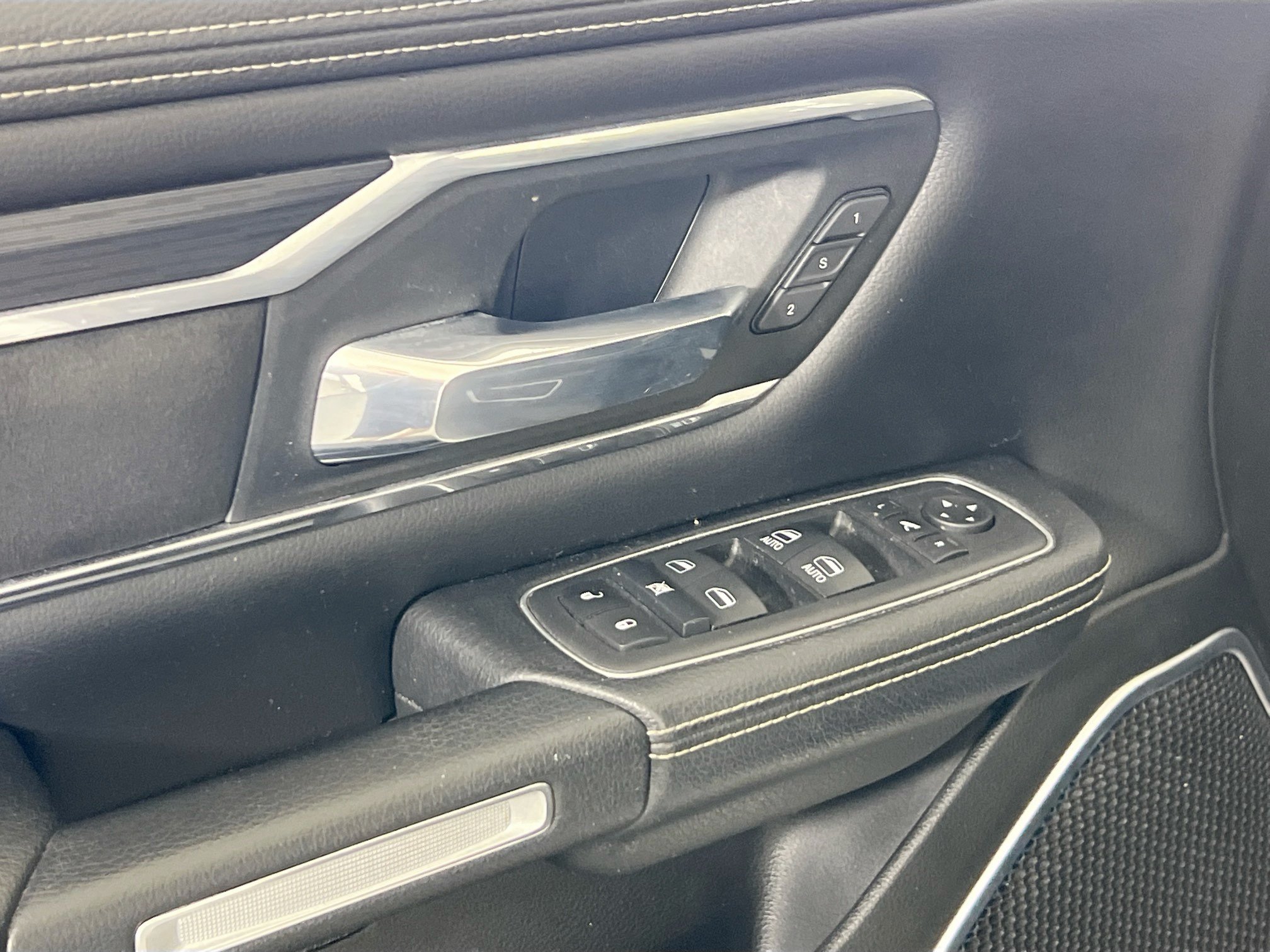 Used 2023 RAM 1500 Laramie AWD/4WD image 18