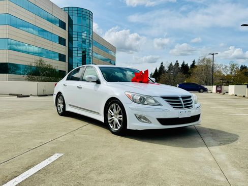 Used 2014 Hyundai Genesis 3.8 RWD image 4
