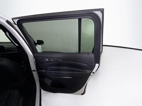 Used 2025 Chevrolet Traverse LT FWD image 32