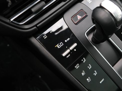 Used 2022 Porsche Macan w/ Premium Package Plus AWD/4WD image 45