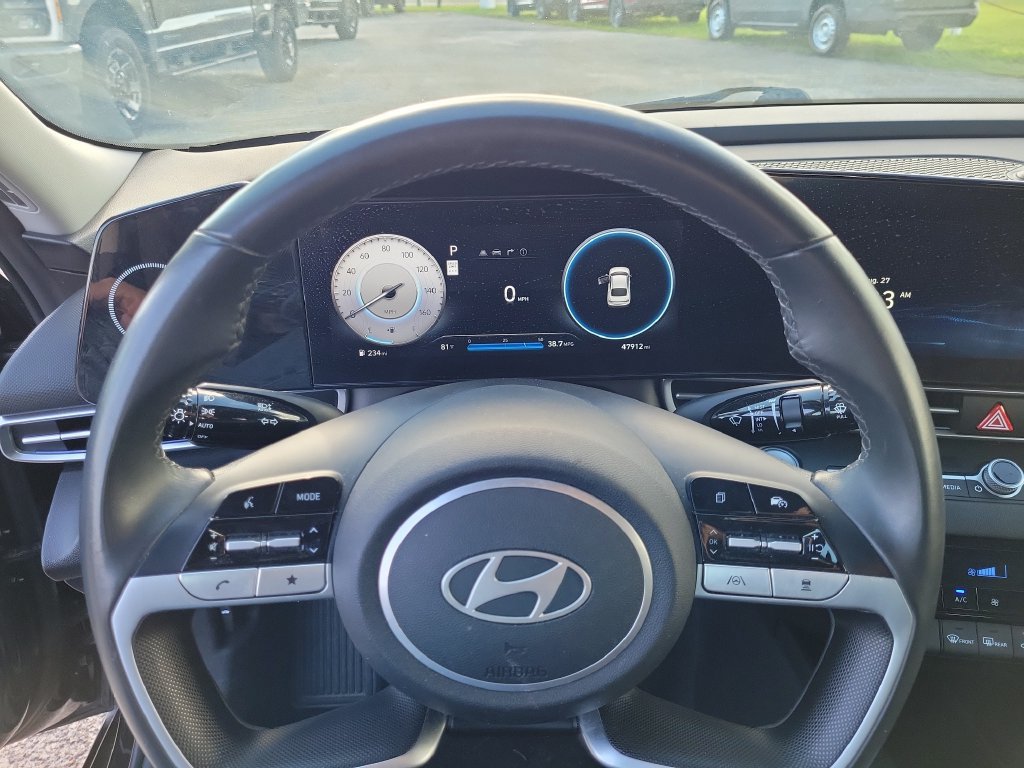 Used 2025 Hyundai Elantra SEL FWD image 28