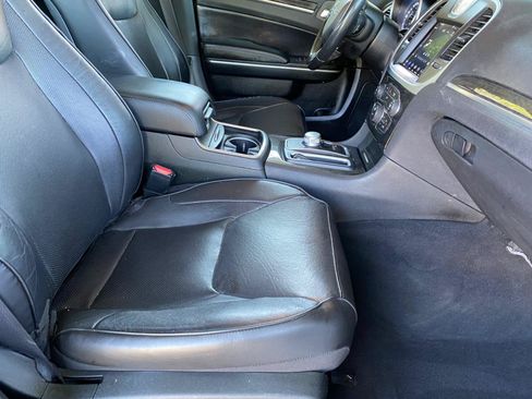 Used 2019 Chrysler 300 Limited AWD/4WD image 51