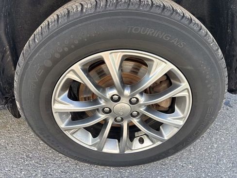 Used 2019 Jeep Cherokee Latitude Plus image 18