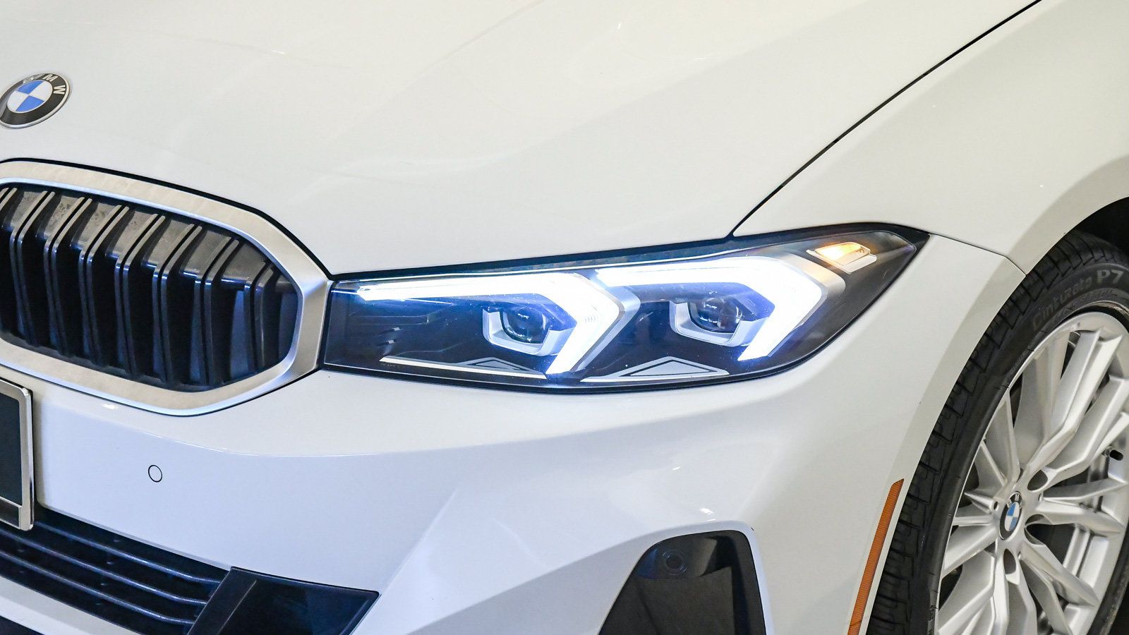 Used 2023 BMW 330i Sedan w/ Premium Package RWD image 9