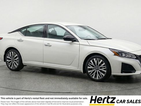Used 2025 Nissan Altima 2.5 SV FWD image 1