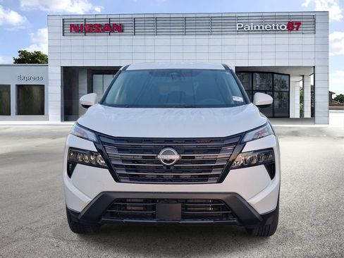 Used 2026 Nissan Rogue SV FWD image 2