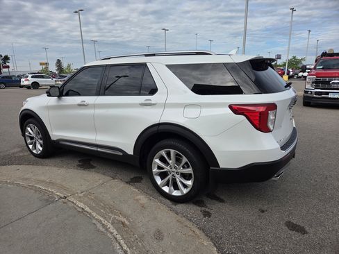 Used 2022 Ford Explorer Platinum w/ Equipment Group 601A AWD/4WD image 3
