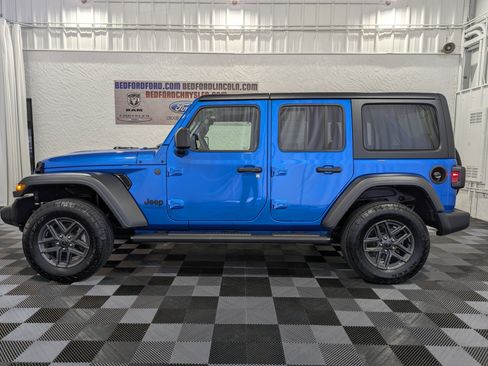 Used 2025 Jeep Wrangler Unlimited Sport image 2
