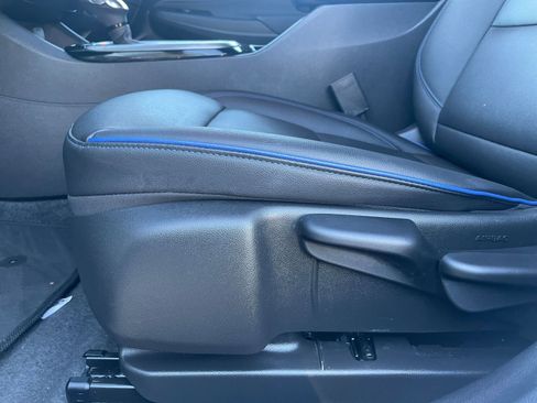 Used 2025 Buick Envista Sport Touring image 23