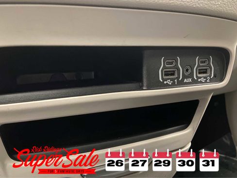 Used 2024 Chrysler Pacifica Touring-L image 34